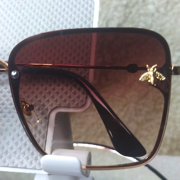 NWOT Wanna 🐝 Seen Sunglasses - Picture 3 of 7